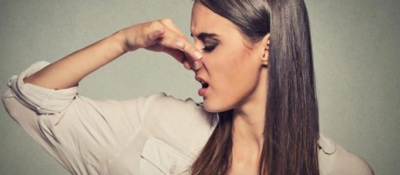 Τέσσερις τροφές που προκαλούν δυσοσμία στο σώμα μας